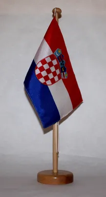 Produktbild von Tischflagge Kroatien 25x15 cm mit Holzständer