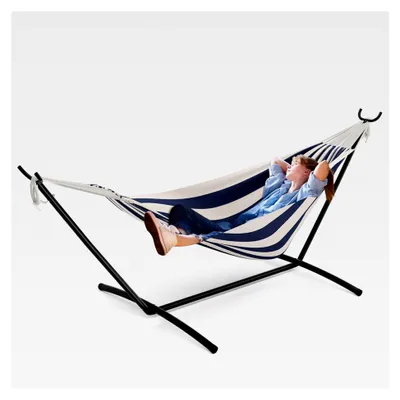 Produktbild von Doppel-Hängematte aus Baumwolle mit stabilem Stahlgestell – Für 2 Personen, 450 kg Tragkraft – Wetterfest und tragbar mit Tasche – Ideal für Garten, Balkon, Camping und Outdoor – Blau-Weiß