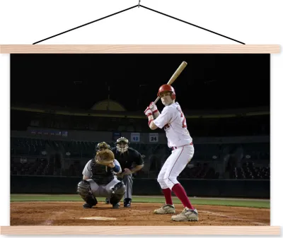 Produktbild von MuchoWow® Textilposter Der Schlagmann versucht, den Baseball zu treffen 120x80 cm mit holzfarbenen Rahmen - Aufhängeset