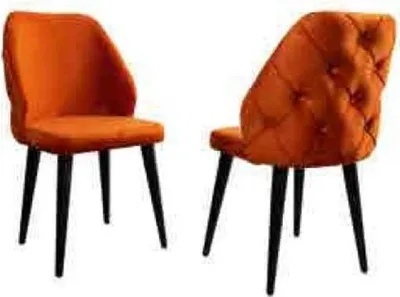 Zdjęcie produktu dla Tapicerowane drewniane krzesło pomarańczowe Chesterfield na czarnych nogach do jadalni