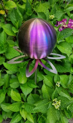 Produktbild von Blütenzauber Paris Rosenkugel 10 cm Edelstahl rainbow matt gebürstet Gartenstecker Deko mit Stab 80 cm