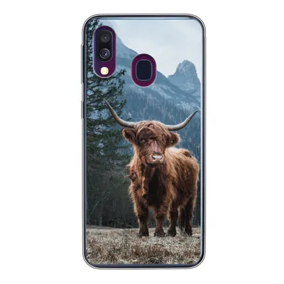Produktbild von MuchoWow® Handyhülle Schutzhülle Hülle für Samsung Galaxy A40 Schottische Highlander - Berg - Landschaft - Bäume - Kuh - Natur Silikon Softcase Handy Hülle - Handy-Tasche