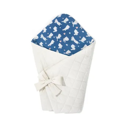 Immagine prodotto di Copertina avvolgente neonato 70×70 cm – cotone conigli blu scuro & velluto trapuntato crema, anallergica, con fiocco da annodare, prodotto nell’UE