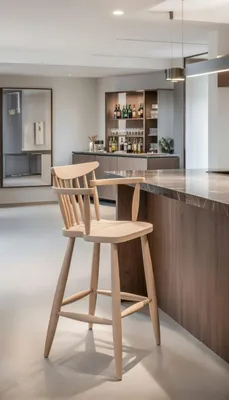 Image de Chaise en bois moderne avec dossier ergonomique, idéale pour une salle à manger