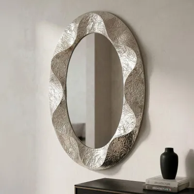 Obrázok produktu pre Nástenné zrkadlo zo strieborného kovu 87,5x6,5x128 cm