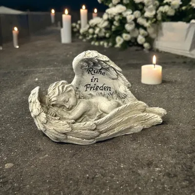 Produktbild von eberin · Grabdeko Schlafender Engel in großen Flügeln – EIN Symbol des ewigen Friedens · Grabschmuck für den Friedhof · XS Grabengel mit Trauerspruch