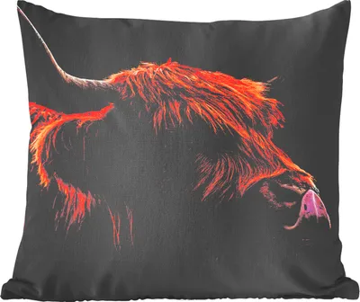 Produktbild von MuchoWow® Zierkissen Sofakissen Wohnzimmer Dekokissen 50x50 cm Schottisches Hochlandrind - Zunge - Nase - Komfort - Sofakissen