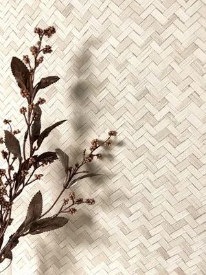 Produktbild von NEWROOM Tapete Nazila Rattan 1 Beige Vliestapete - Uni Fischgrätenmuster  Germany