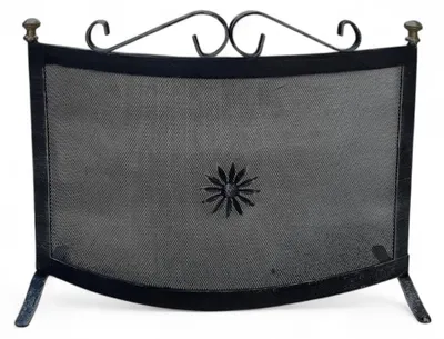 Zdjęcie produktu dla Zakrzywiona osłona przeciwiskrowa z żelaza z dekoracją do kominka, 70 x 65 cm (wysokość)