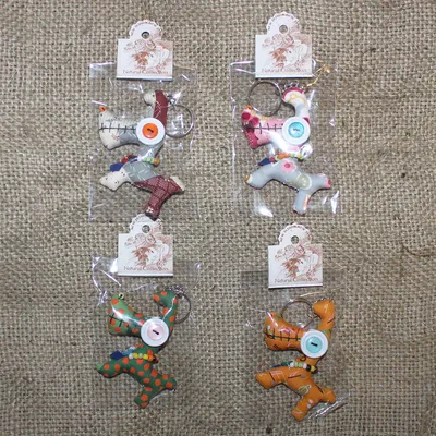 Produktbild von Tier-Anhänger mit Knopfaugen - Lustiger Hund - 4er Set - 01 - Tierpüppchen