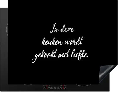 Produktbild von KitchenYeah© Herdabdeckplatte In dieser Küche wird mit Liebe gekocht - Kochen - Sprichwörter - Zitate - Liebe , 77x59cm, Küche Deko, Glaskeramikkochfeld Herdabdeckung, Abdeckplatte fùr Kochfeld