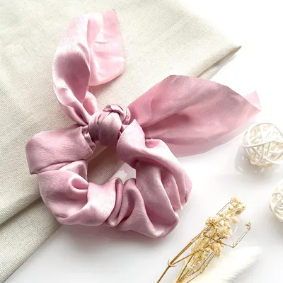 Immagine prodotto di Scrunchie corto in raso con elegante nodo a farfalla Rosa