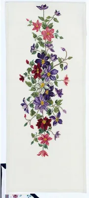 Produktbild von Eva Rosenstand – Tischläufer im Kreuzstich „Clematis“, Stichplan, 30 x 95 cm