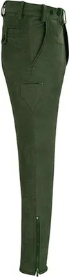 Seitenansicht traditioneller dunkelgrüner Lederhosen aus 100 % Büffelleder. Die Hose verfügt über vorderlichen Reißverschluss und Knopfverschluss, ist knielang und mit dekorativen Knopfdetails versehen.