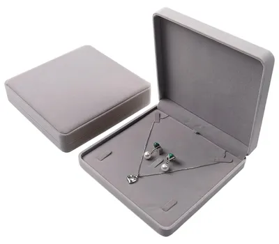 Image de Boîte à bijoux en velours de luxe pour colliers et boucles d'oreilles