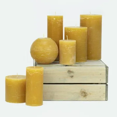 Immagine prodotto di Candela decorativa Stumpenkerze, diametro 10 cm, altezza 10 cm, colore naturale, durata di circa 110 ore.