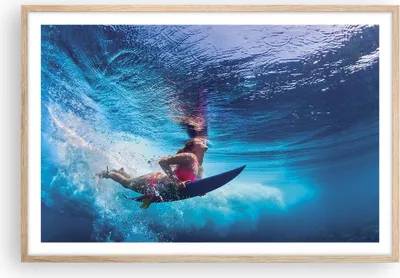 Produktbild von Gerahmtes Poster - Rahmen in heller Eiche - Surfen Frau Unterwasser - 91,5x61 cm - Wand Bild - Wanddeko - Wandbilder - Wandposter - Bilderrahmen - Bilder - Kunstdruck - Wandbild - P2NAA91x61-4274