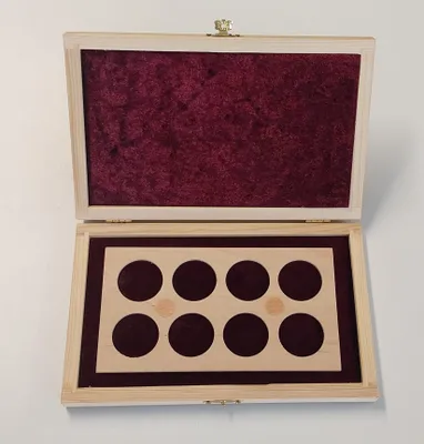 Obrázek produktu pro Dřevěná kazeta na 8 mincí do průměru 34 mm.