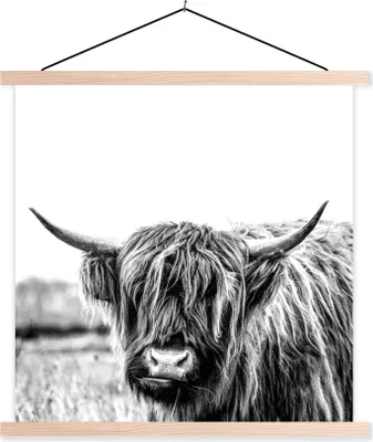 Produktbild von MuchoWow® Textilposter Scottish Hochlandrind - Gras - Schwarz - Weiß 40x40 cm mit holzfarbenen Rahmen - Posterleiste