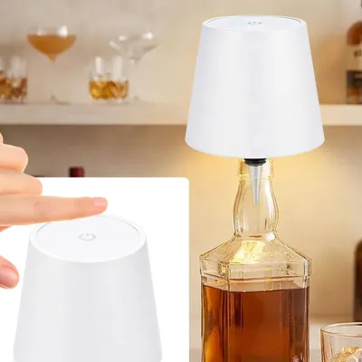 Produktbild von Edle Akku Flaschenlampe weiss: Dimmbar - 3 Lichtfarben: Verwandelt Flaschen in stimmungsvolle Leuchten - Dekoratives Flaschenlicht mit Metallschirm