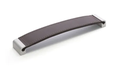 Obrázek produktu pro Rujzdesign nábytková úchytka 592.15 - povrch: kůže hnědá + hliník eloxovaný, rozteč: 160 mm