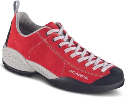 Rote Lifestyle-Schuhe für Damen von Scarpa; Modell Mojito; mit grauen Schnürsenkeln und Gummisohle.