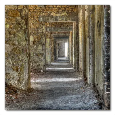 Produktbild von Wallario selbstklebende Möbelfolie/ Tischdecke für Innen und Außen, Größe: 50 x 50 cm - Weg durch eine verlassene Ruine