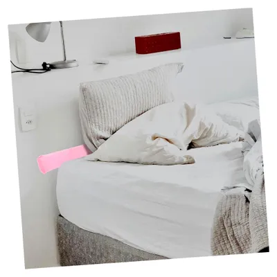 Imagen del producto de Almohada de poliéster para la parte superior de la cama, con forma de cuña. Antideslizante, ideal para rellenar espacios en camas de tamaño queen. Conector de colchones y relleno para juntas, perfecto para el hogar y las residencias estudiantiles