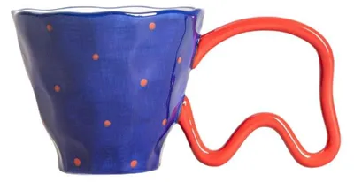 Produktbild von HOMLA LISSA blauer Becher mit großem roten Henkel 0,3 l