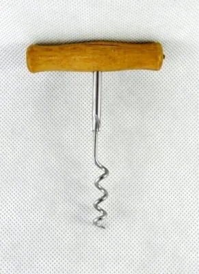 Immagine prodotto di Cavatappi in metallo con manico in legno