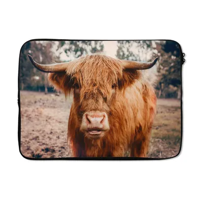 Produktbild von MuchoWow® Laptop Hülle 13 Zoll Kuh - Schottischer Hochländer - Hörner - Braun - Landschaft Laptoptasche - Laptophülle - Sleeve - Rundumschutz