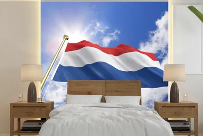 Produktbild von MuchoWow® Fototapete für Wohnzimmer oder Schlafzimmer Wandtapete Vinyl Motivtapete Die Flagge der Niederlande weht am Himmel - 280x280 cm - Hintergrundbild
