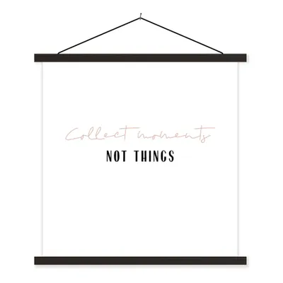 Produktbild von MuchoWow® Textilposter Text - Momente sammeln, nicht Dinge - Zitate 120x120 cm mit schwarzem Rahmen - Aufhängungsset