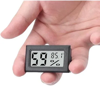 Zdjęcie produktu dla Cyfrowy higrometr domowy z czujnikiem temperatury, czarny, w miniaturowym rozmiarze.