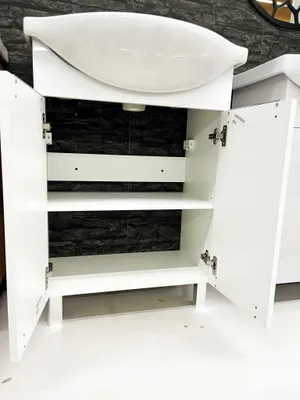 Produktbild von Set aus weißem Schrank mit Waschbecken, Chromhahn und Siphon 60x85 cm Lily