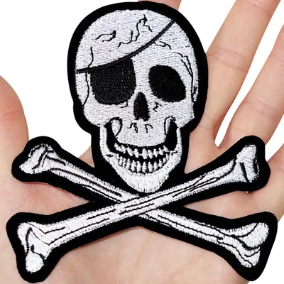 Totenkopf-Bügelpatch, bestickt, 10,1 x 11 cm, Piraten-Motiv