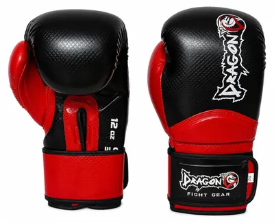 Image de Dragon 30025-P : Gants de boxe en carbone pour femmes et hommes – Gants de qualité professionnelle pour Muay Thai, kickboxing, MMA et entraînement – CuirPolyuréthanede haute qualité, disponibles en 8 oz, 10 oz et 12 oz (Noir et rouge, 10 oz)
