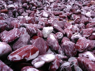 Produktbild von Zierkies Red 8–13 cm 5 kg – Roter Naturstein für Garten und Innenbereiche