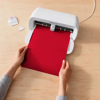 Immagine prodotto di cricutâ"¢ Joy Xtra Smart Iron-On Aufbügelfolie rot 24,1 x 60,9 cm, 1 Rolle (2010401)