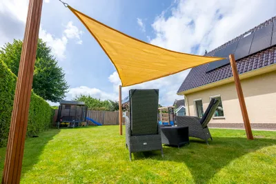 Image de Voile d'ombrage triangulaire 4x4x4m - 320 g/m² couleur sable - Par pièce
