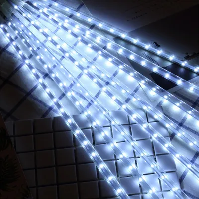 Produktbild von 192 LED Meteorschauer Lichterkette Wasserdicht Weihnachten Meteor Eiszapfen Lichter, Weiß