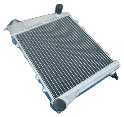 Imagen del producto de Radiador de aluminio, diseñado específicamente para Mini Cooper fabricados entre 1967 y 1991, que ofrece un rendimiento de refrigeración mejorado, una construcción duradera, una colocación precisa de las conexiones y una mayor disipación del calor