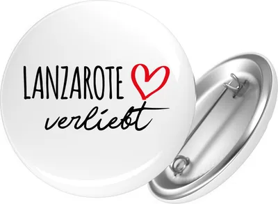 Produktbild von Huuraa Button Lanzarote verliebt 59mm rund mit Sicherheitsnadel Ansteckbutton Geschenkidee