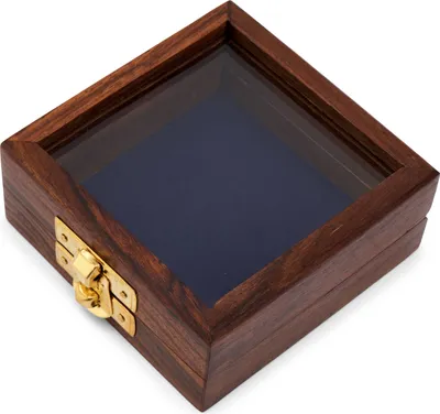 Produktbild von Holzbox mit Glas im Deckel 8,5x8,5x3,5cm Messing Verschluß maritime Dekoration
