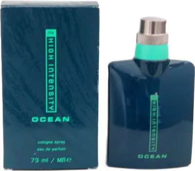 A product shot of a cologne bottle and its packaging.