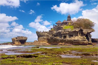 Produktbild von Wallario Poster - Wassertempel auf Bali, Kunstdruck Größe: 61 x 91,50 cm