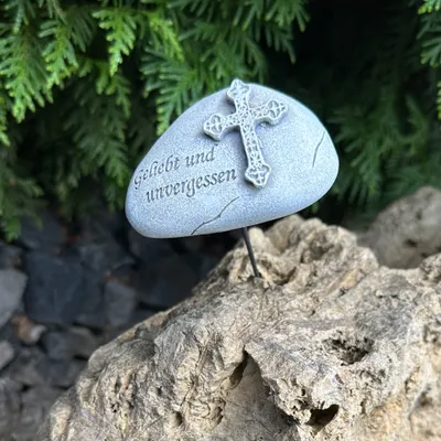 Produktbild von eberin · Friedhof Gedenkstein/Trauerstein/Spruchstein für das Grab · Trauersteine mit Motiv + Sprüchen zum Stecken · grau antik (Motiv Kreuz)