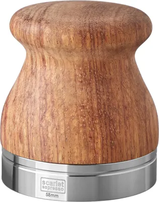 Produktbild von scarlet espresso | Tamper »Comodo« für Barista; mit ergonomischem Edelholzgriff nach Wahl und Präzisions-Edelstahlbasis  , Größe:58 mm, Farbe:Sandelholz - Rot