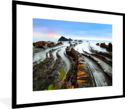 Produktbild von MuchoWow® Gerahmtes Poster Nebel - Felsen - Wasser - Natur 80x60 cm - Poster mit Schwarzem Bilderrahmen Wandposter Rahmen Foto Bilder - Schlafzimmer-Dekorationen - Fotoposter