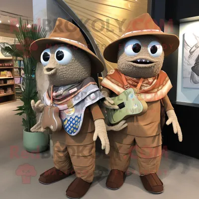 Produktbild von Brauner REDBROKOLY Fisch-Tacos Maskottchen Kostüm charakter bekleidet mit Badebekleidung und Umhängetaschen